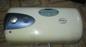 Máy nước nóng gián tiếp Ariston 60 lít