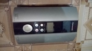 Máy nước nóng Panasonic màu xám không bơm