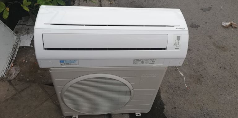 Máy lạnh Daikin 1,5hp inverter hàng nội địa
